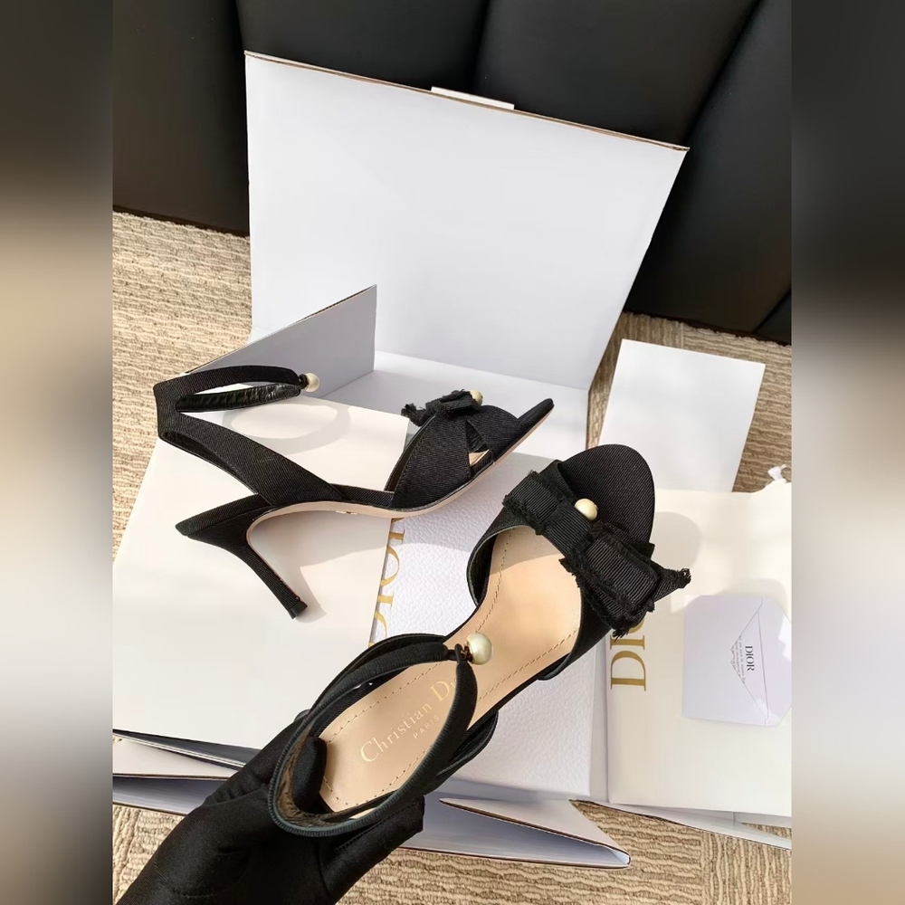 The Adiorable heeled sandal, fresh addition to the Cruise 2025 collection, embod - Picture 4 of 8